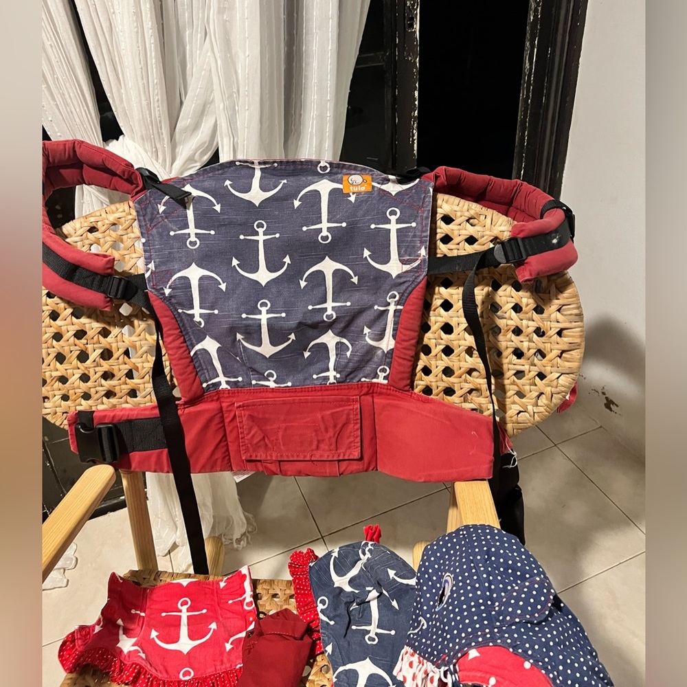 Tula anchors standard size with three hoods, 2 sets of reversible pads, and more